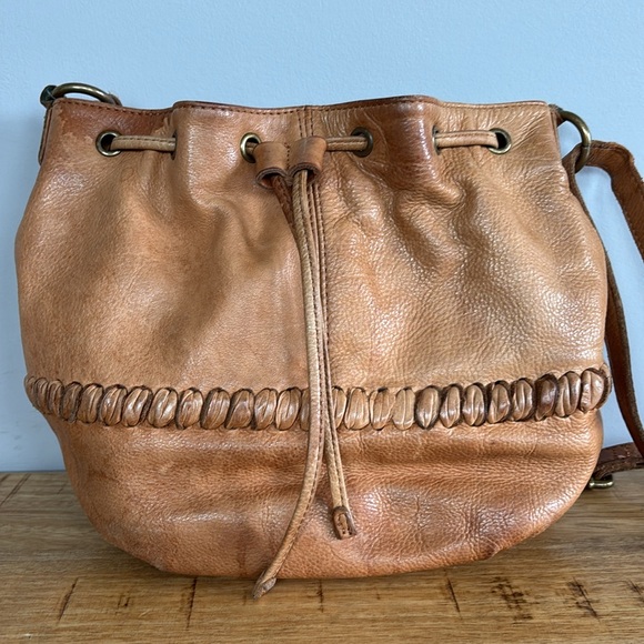 Lucky Brand Tan Leather Crossbody Bucket Bag with Adjustable Strap - Picture 5 of 11